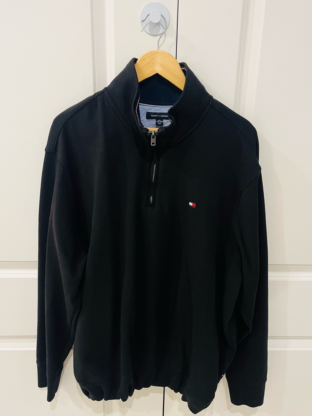 Tommy Hilfiger men’s 3XL black quarter zip pullover with cinched elastic waist